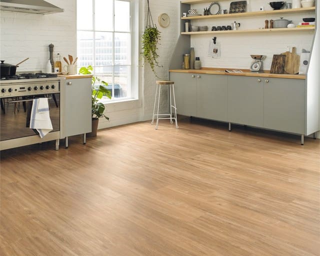 looselay-longboard-champagne-oak-llp310-karndean-designflooring-img_0ad1bd6b07ffa1fb_4-6693-1-db52aa5